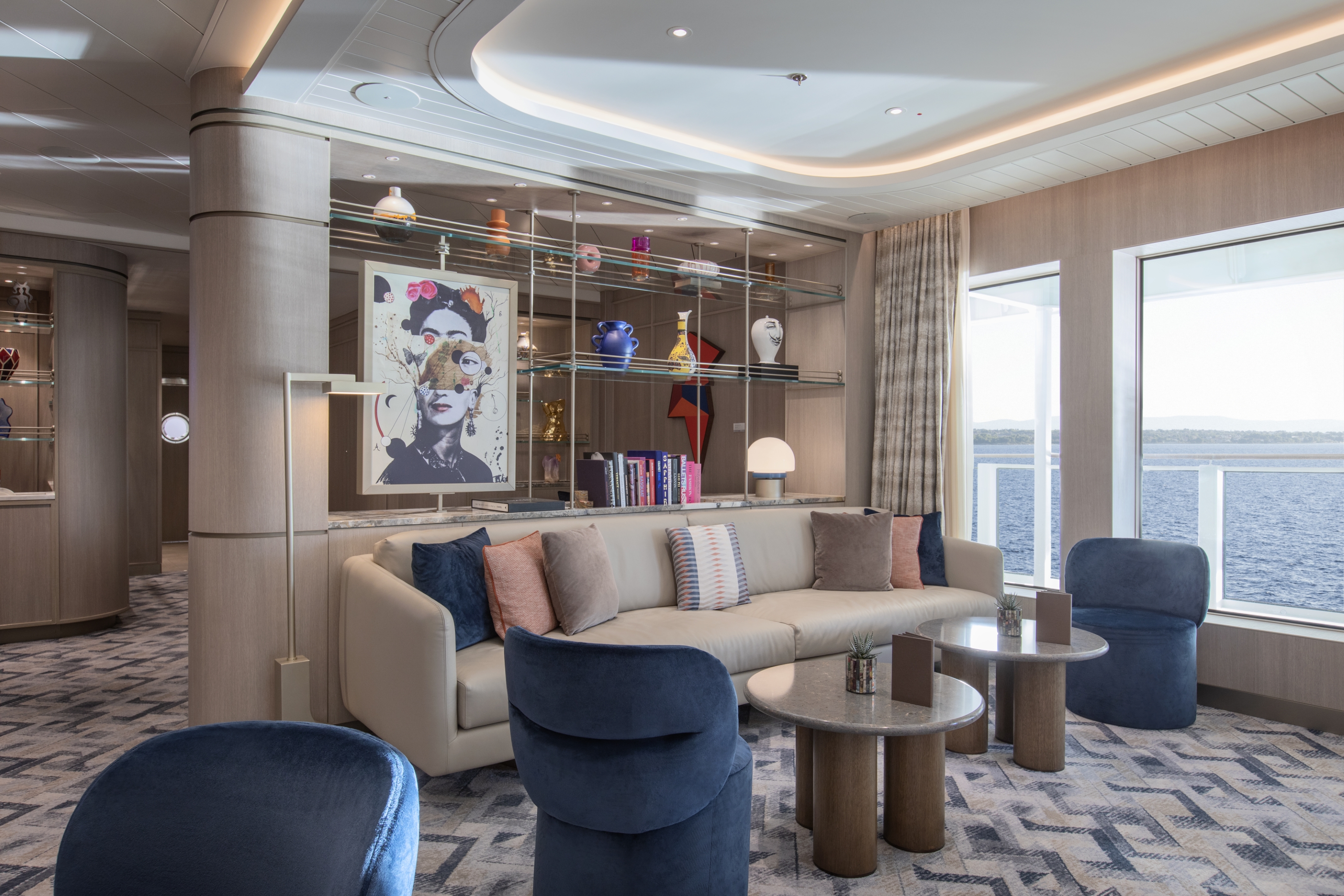 Silver Nova - Art Café